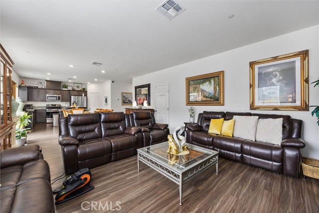 Detail Gallery Image 8 of 34 For 11115 Guaranda Pl, Bakersfield,  CA 93306 - 5 Beds | 3 Baths