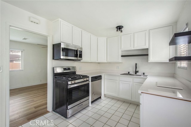 Detail Gallery Image 5 of 17 For 1940 Monrovia, Costa Mesa,  CA 92627 - 3 Beds | 2 Baths