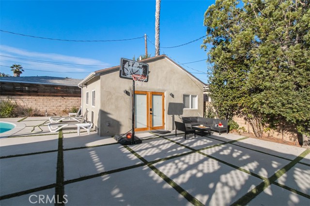 Detail Gallery Image 31 of 36 For 19545 Calvert St, Tarzana,  CA 91335 - 5 Beds | 2/1 Baths