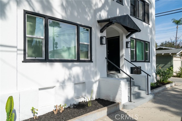 415 W Pine Street, Santa Ana CA: https://media.crmls.org/medias/a14b1e3f-0998-4957-a84f-e6e552a22f71.jpg
