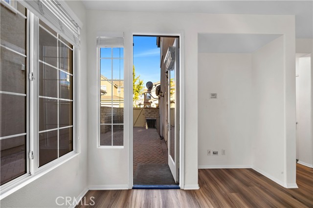 Detail Gallery Image 9 of 31 For 27626 Sunny Creek Dr, Valencia,  CA 91354 - 3 Beds | 2/1 Baths