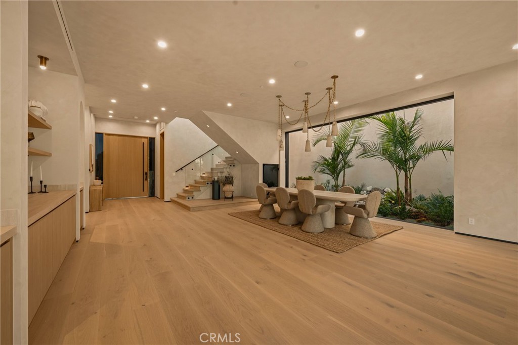 https://media.crmls.org/medias/a14e55fa-7a95-46bd-b808-310bb426e201.jpg?preset=X-Large