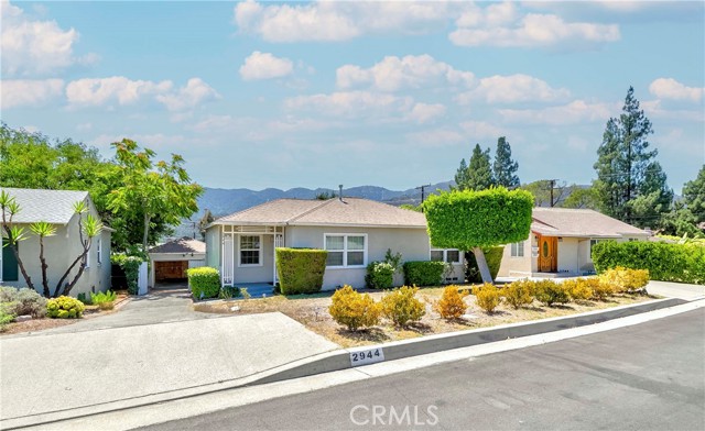 Detail Gallery Image 2 of 52 For 2944 Mayfield Ave, La Crescenta,  CA 91214 - 3 Beds | 2 Baths