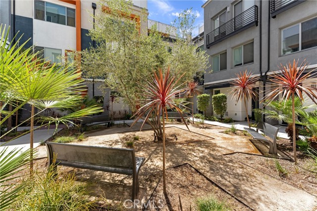 206 Alamo Court, Long Beach CA: https://media.crmls.org/medias/a14e85bd-7da9-4cbc-8b76-33675d65ece1.jpg