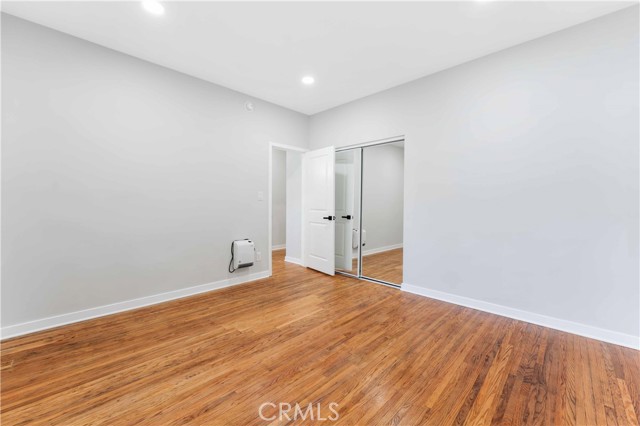 1236 S Cloverdale Avenue, Los Angeles CA: https://media.crmls.org/medias/a14eaf42-2081-4cd4-a690-648d3844ef64.jpg