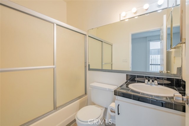 Detail Gallery Image 12 of 27 For 1242 S Holt Ave #104,  Los Angeles,  CA 90035 - 2 Beds | 2/1 Baths