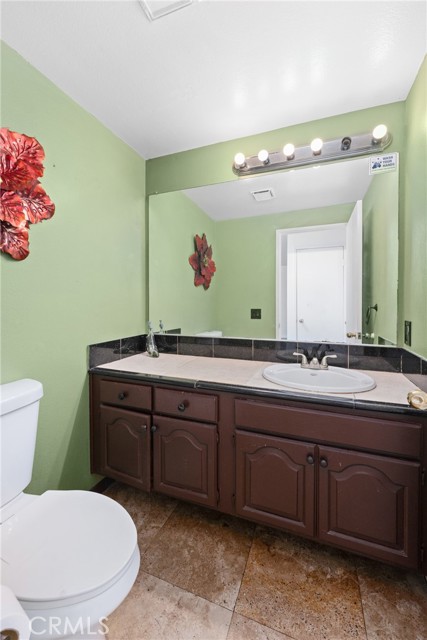 Detail Gallery Image 14 of 22 For 532 Brittany Dr, Corona,  CA 92879 - 4 Beds | 2/1 Baths
