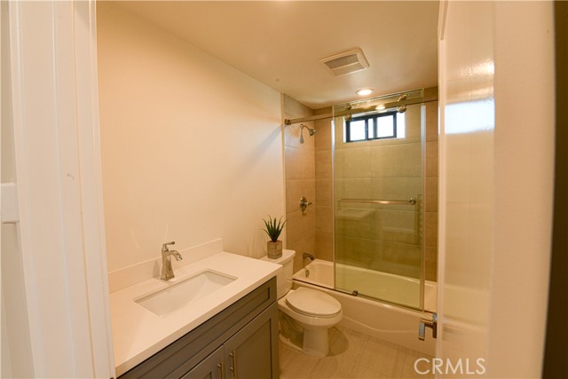 Detail Gallery Image 6 of 15 For 15810 1/2 S Vermont #1,  Gardena,  CA 90247 - 3 Beds | 2/1 Baths
