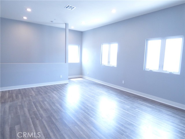 Detail Gallery Image 12 of 20 For 1923 Holly Dr, Los Angeles,  CA 90068 - 2 Beds | 2 Baths