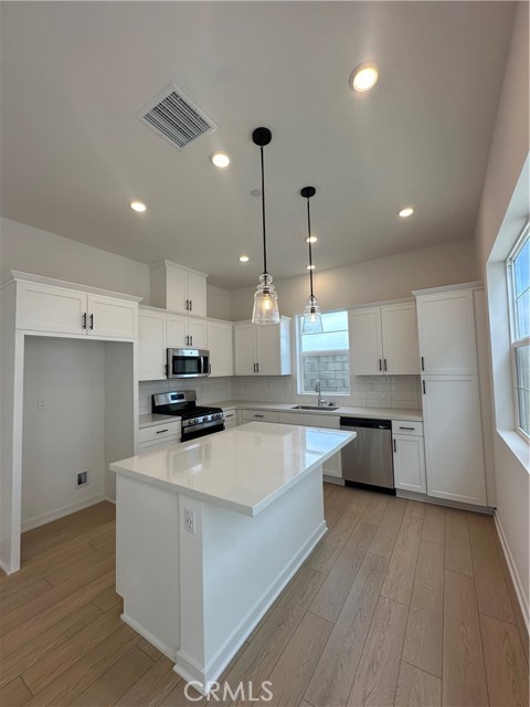 Detail Gallery Image 4 of 15 For 4405 S Fairmount Paseo, Ontario,  CA 91762 - 3 Beds | 2/1 Baths