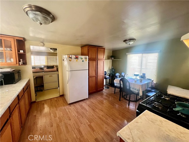 933 S La Verne Avenue, East Los Angeles CA: https://media.crmls.org/medias/a1516254-636a-401d-84ee-efeb15b8c660.jpg