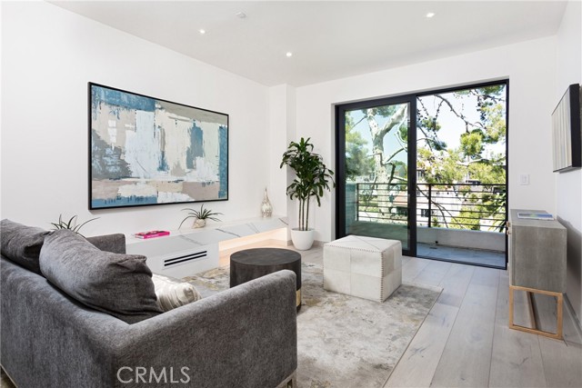 Detail Gallery Image 9 of 30 For 356 Dahlia Place, Corona Del Mar,  CA 92625 - 3 Beds | 3/2 Baths