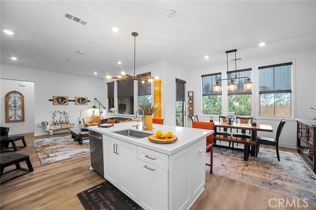 Detail Gallery Image 9 of 45 For 129 Carlow, Irvine,  CA 92618 - 2 Beds | 2 Baths