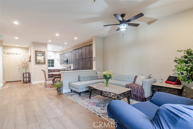 Detail Gallery Image 2 of 25 For 10604 Valley Spring Ln #105,  Toluca Lake,  CA 91602 - 2 Beds | 2 Baths