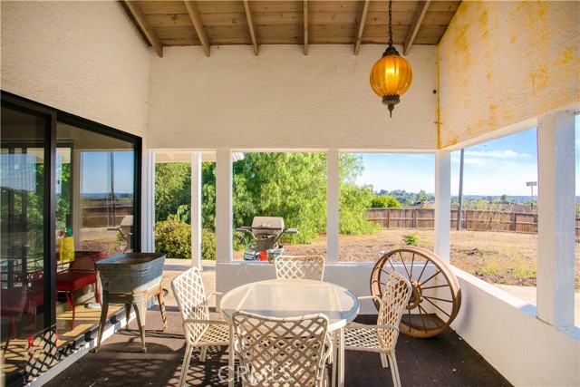 711 Tumble Creek Lane, Fallbrook CA: https://media.crmls.org/medias/a153b9d0-4a14-4192-ae88-2dea40b65d21.jpg