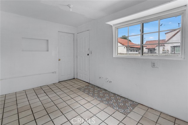 1007 E Kay Street, Compton CA: https://media.crmls.org/medias/a15449cc-b312-4bca-be2d-6f6b71858f47.jpg