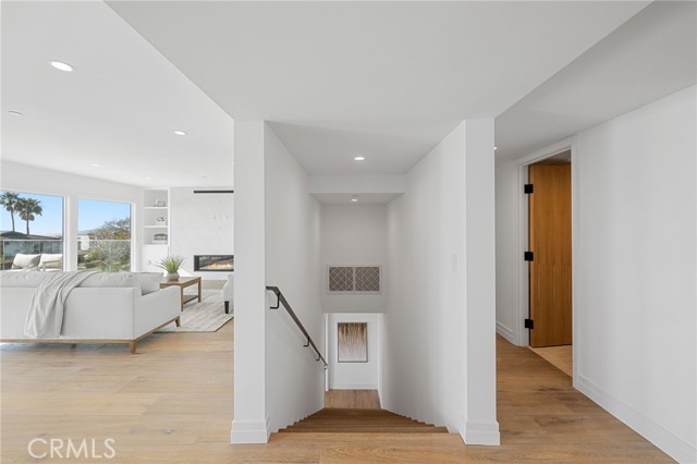 Detail Gallery Image 17 of 53 For 723 Balboa Ave, Laguna Beach,  CA 92651 - 4 Beds | 4/1 Baths