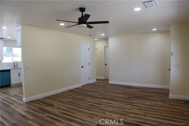 Detail Gallery Image 5 of 21 For 11426 Tamarisk, Hesperia,  CA 92345 - 2 Beds | 1 Baths