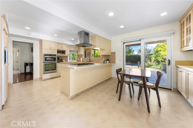 300 W Wistaria Avenue, Arcadia CA: https://media.crmls.org/medias/a155cc63-e9f2-4cdf-89ff-2aee9609c523.jpg