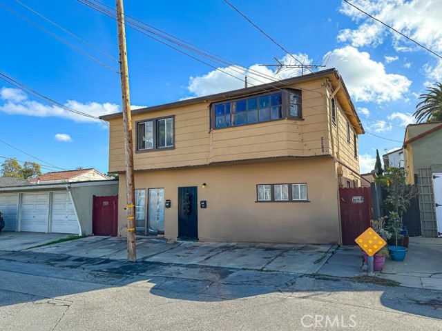 3915 E 11th Street, Long Beach CA: https://media.crmls.org/medias/a1560ef8-3b29-43ad-89af-b089cad62498.jpg