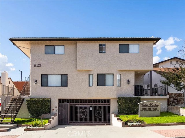 Detail Gallery Image 2 of 39 For 623 E Cedar a,  Burbank,  CA 91501 - 2 Beds | 2/1 Baths