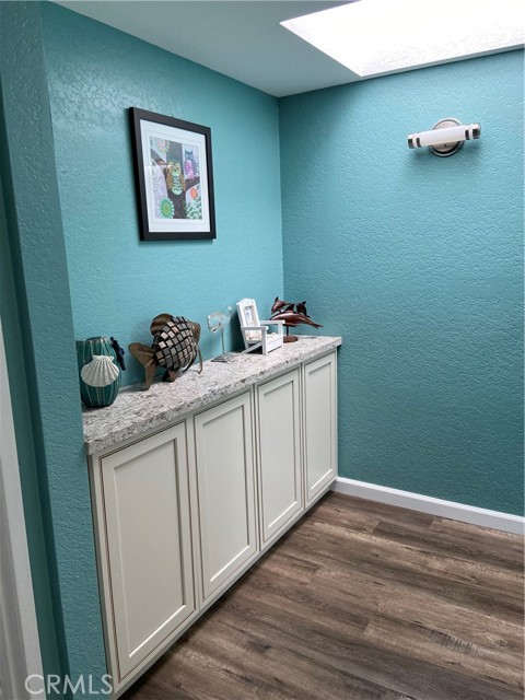 Detail Gallery Image 6 of 14 For 501 17th St, Huntington Beach,  CA 92648 - 3 Beds | 2/1 Baths