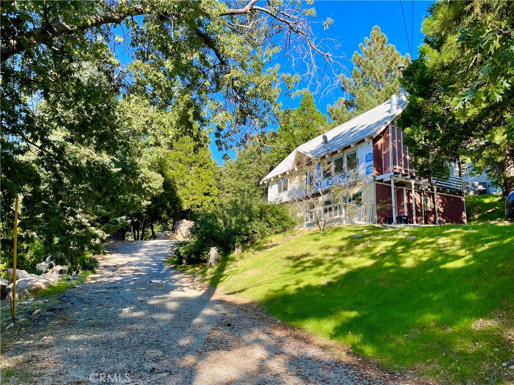 30416 Live Oak Drive, Running Springs, CA 92382