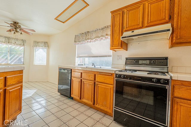 2121 Begonia Court, Hemet CA: https://media.crmls.org/medias/a159995b-5a38-45c6-b385-173a14ccd6b7.jpg