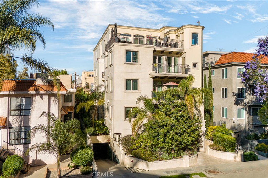 1644 S Bentley Avenue #401