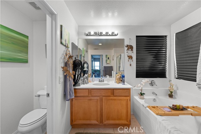 37032 Sabal Avenue, Palmdale CA: https://media.crmls.org/medias/a15aa5be-d612-435e-9d1d-dae9718f422f.jpg