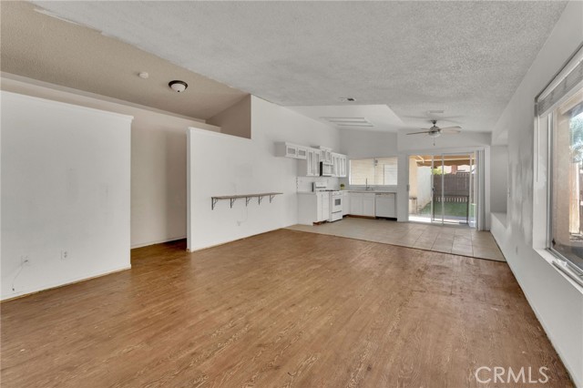 Detail Gallery Image 6 of 30 For 23865 Parkland Ave, Moreno Valley,  CA 92557 - 3 Beds | 2 Baths