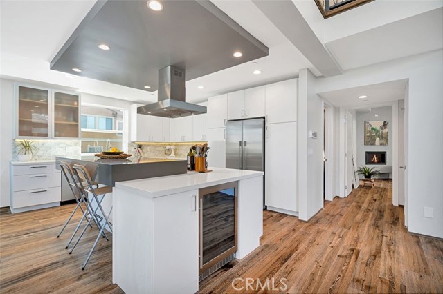 Kitchen bar area