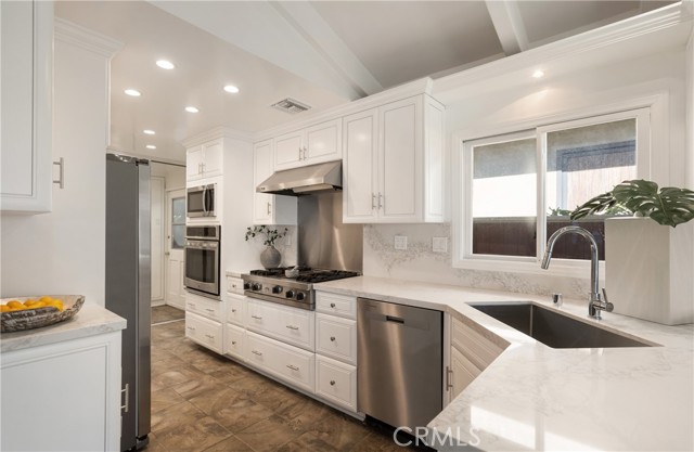 Detail Gallery Image 13 of 28 For 216 Poppy Ave, Corona Del Mar,  CA 92625 - 3 Beds | 2 Baths