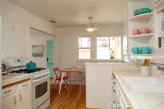 204 38th Street, Manhattan Beach, California 90266, 3 Bedrooms Bedrooms, ,2 BathroomsBathrooms,Residential,Sold,38th,SB22186761