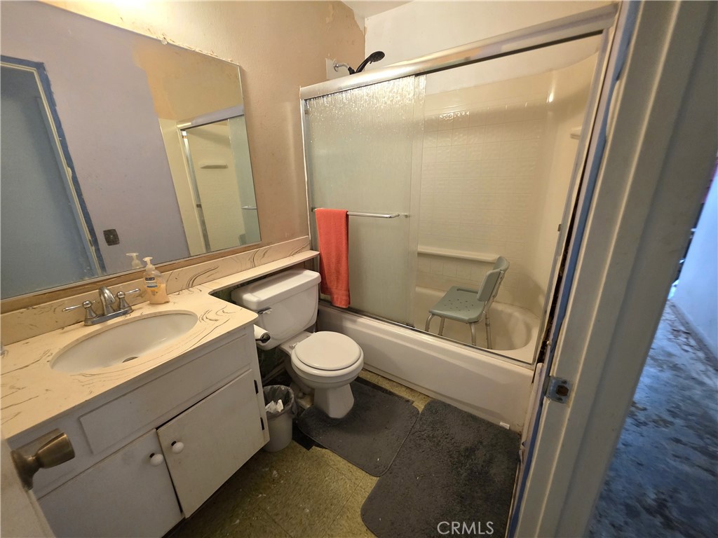 https://media.crmls.org/medias/a15d322c-6c39-4c8f-a4a1-6c103cfc4948.jpg?preset=X-Large
