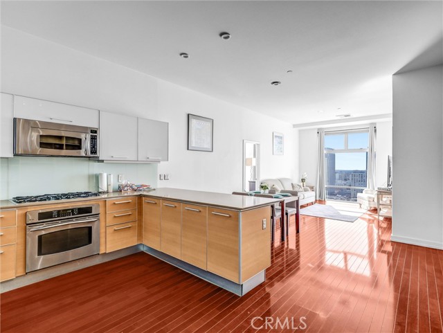 Detail Gallery Image 6 of 32 For 801 S Grand Ave #1812,  Los Angeles,  CA 90017 - 2 Beds | 2 Baths