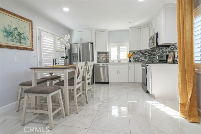 Detail Gallery Image 24 of 29 For 17891 Caledonia, Huntington Beach,  CA 92647 - 5 Beds | 3/2 Baths