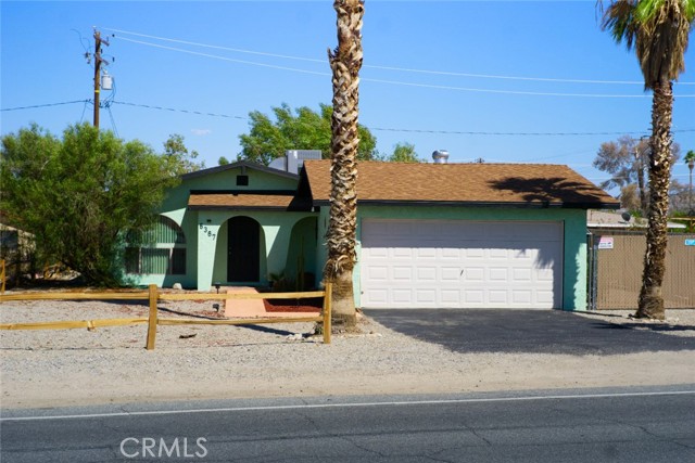 6367 Split Rock Avenue, 29 Palms CA: https://media.crmls.org/medias/a15e5839-91f0-4610-8470-0d28ce3382ca.jpg