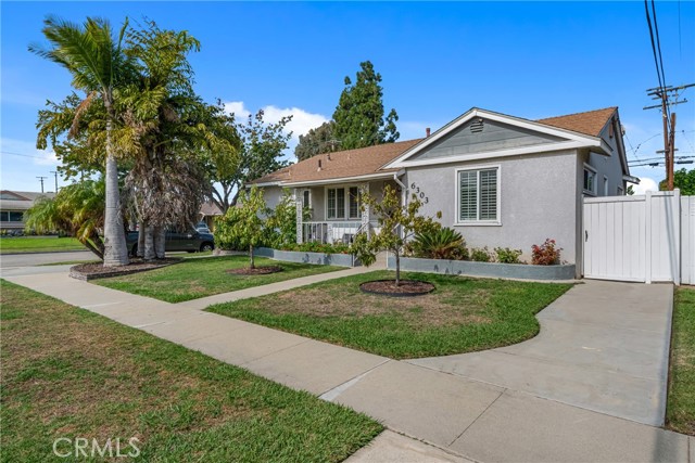 Detail Gallery Image 2 of 38 For 6303 Droxford, Lakewood,  CA 90713 - 4 Beds | 2 Baths