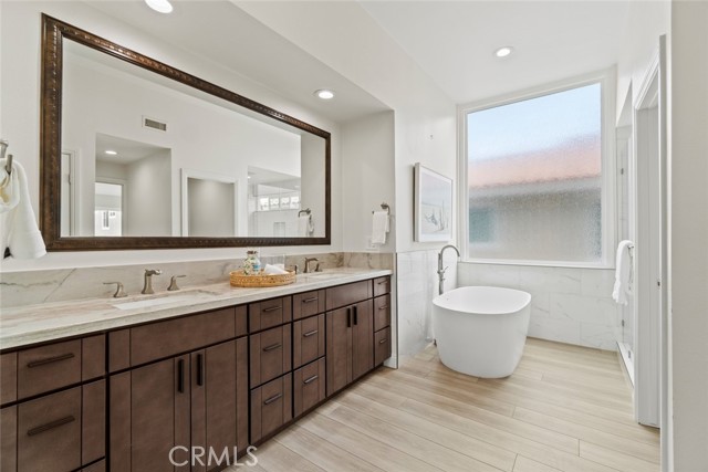 Detail Gallery Image 18 of 36 For 16 Harrisburg, Irvine,  CA 92620 - 5 Beds | 3 Baths