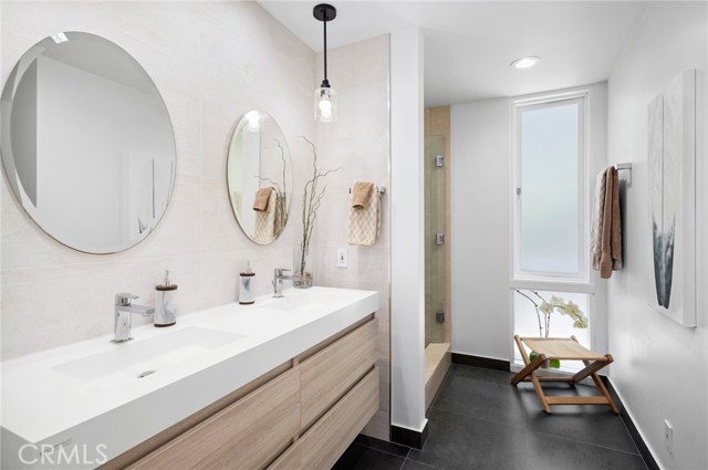 Detail Gallery Image 19 of 35 For 1061 Skyline Dr, Laguna Beach,  CA 92651 - 4 Beds | 2/2 Baths