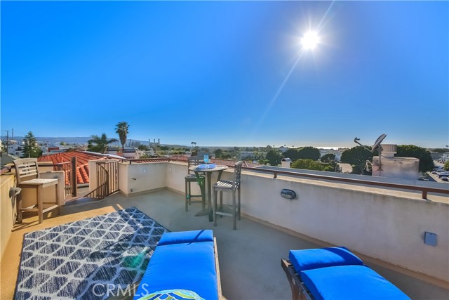 632 7th Street, Hermosa Beach, California 90254, 4 Bedrooms Bedrooms, ,3 BathroomsBathrooms,Residential,Sold,7th,SB17041704