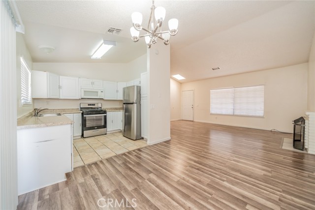 Detail Gallery Image 12 of 38 For 14150 Manzano Rd, Victorville,  CA 92392 - 3 Beds | 2 Baths