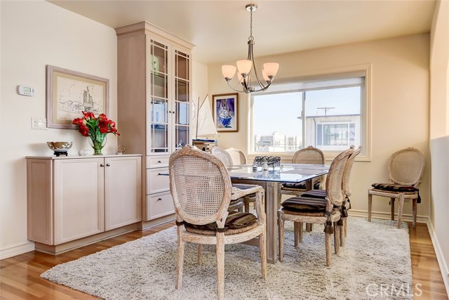 309 3rd Street, Manhattan Beach CA: https://media.crmls.org/medias/a1605d8b-fca3-40e4-bd28-74fcd637c2f0.jpg