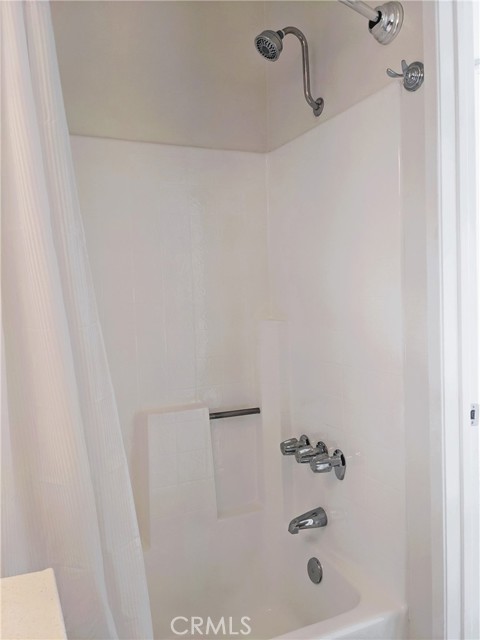 Detail Gallery Image 16 of 30 For 11162 Camarillo St #404,  –,  CA 91602 - 2 Beds | 2 Baths