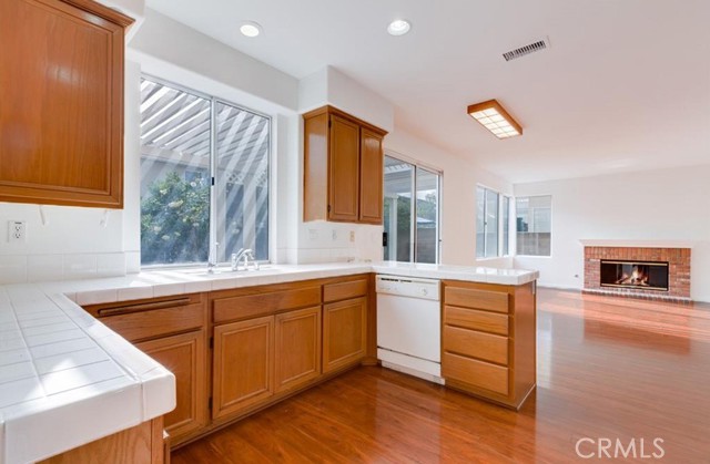 Detail Gallery Image 6 of 19 For 5432 Wrench Ct, Lakewood,  CA 90712 - 4 Beds | 3 Baths