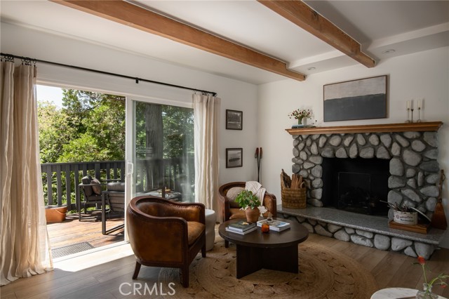 Detail Gallery Image 5 of 28 For 231 Crest Cir, Lake Arrowhead,  CA 92352 - 4 Beds | 2/1 Baths