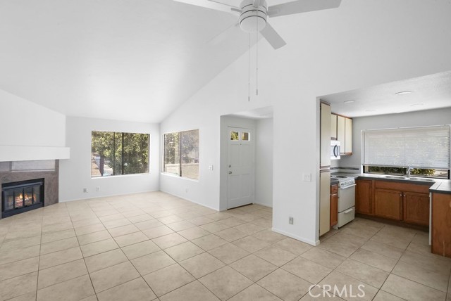 Detail Gallery Image 8 of 24 For 369 Deerfield #35,  Irvine,  CA 92606 - 2 Beds | 1 Baths