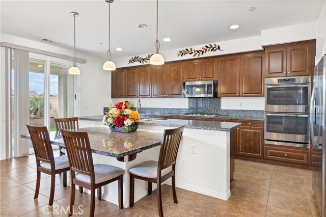 Detail Gallery Image 11 of 42 For 11950 Nuthatch, Jurupa Valley,  CA 91752 - 5 Beds | 3/1 Baths