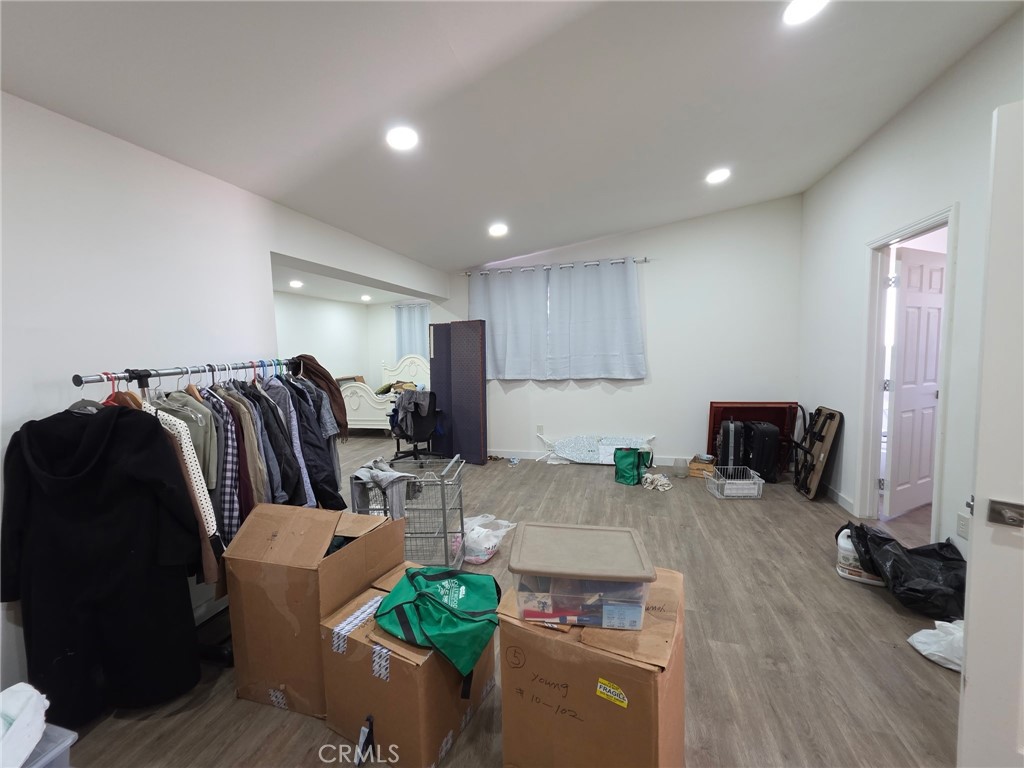 https://media.crmls.org/medias/a1619503-f153-40a7-a395-093d3edd8999.jpg?preset=X-Large